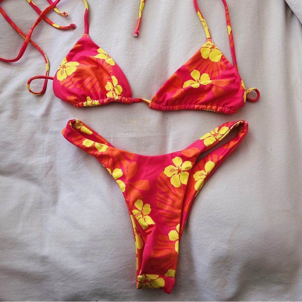 HAWAIIAN FLORAL PRINT BIKINI SET